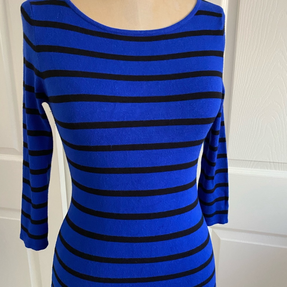 Express Sweater - Picture 7 of 8
